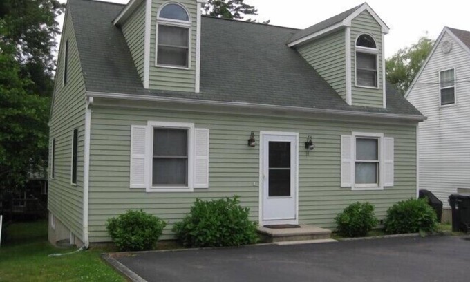 Bonnet Shores House | NOW BOOKING 2024 ~ Beautiful, Oversized Cape in Scenic Bonnet Shores!