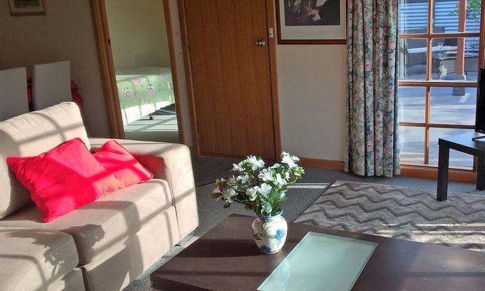 Dodges Ferry Apartment | nPeaceful beach retreat, close eateries & IGA store 30 min scenic drive Hobart