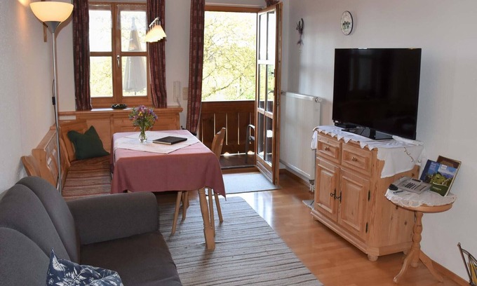 Bad Endorf Apartment | Nr. 5: Ferienwohnung, 40 qm Obergeschoss, 1 separates Schlafzimmer