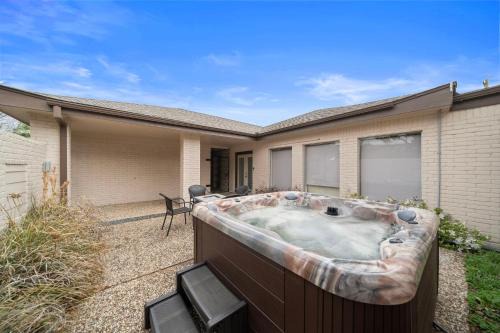 Houston House | Nr Galleria & Med Center Hot Tub Games Wifi