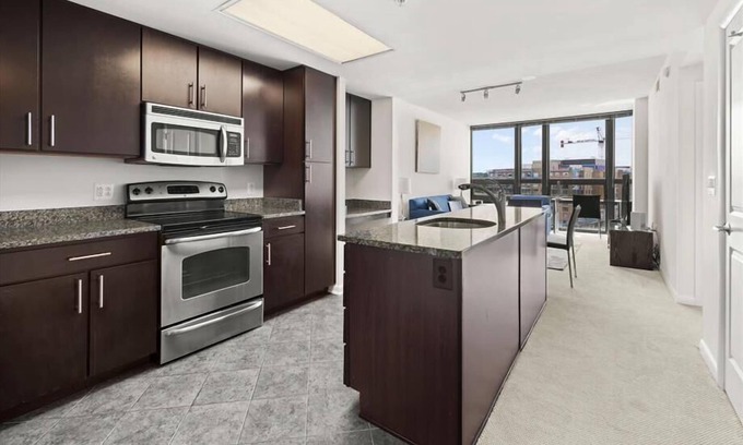 Aurora Highlands Apartment | nr Metro & Airport 1BR w/Rooftop Deck + Fast Wi-Fi