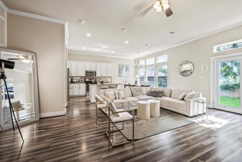 Southeast Houston House | Nr Nrg Med Center Yard Balcony Games Desk Wifi