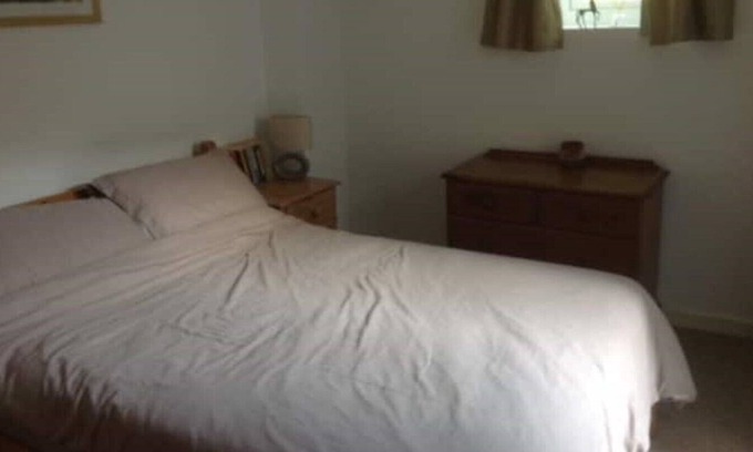 Exeter Apartment | Nr Uni, lovely walks, lounge, kitchen and VIEWS!