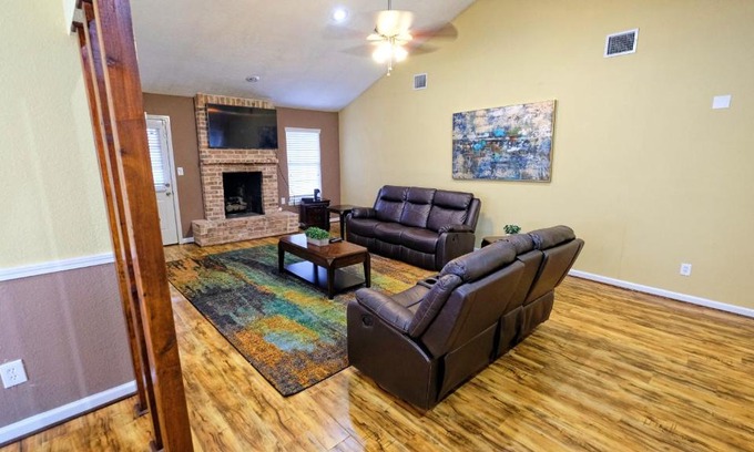 Missouri City House | NRG, Medical Center, MM Park, Galleria, MD Anderson - Valley Bend