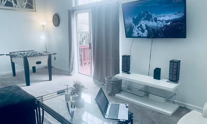 Lanham House | nRoyal Place: Three-Story Townhouse with Balcony & Workspace