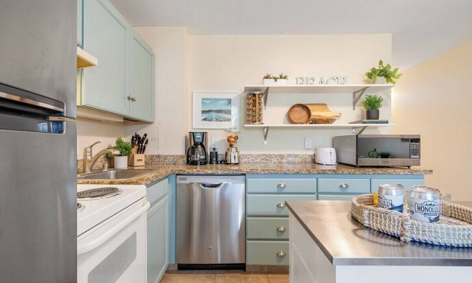 Napili Condo | NS D126 Cozy Studio Steps From Beach w Pool