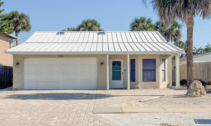Boardwalk House | NSB- Crawford Crash Pad - 3 BR 2BA walk to Flagler and Beach