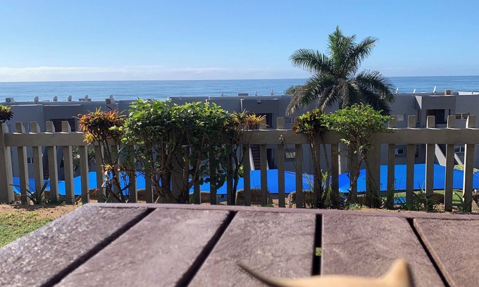 Kingsborough Condo | nSeaview, 6 sleeper, secure complex with amenities, direct beach access and WiFi