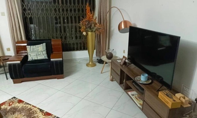Amasaman House | nSpacious 2-Bedroom Family Home in Amasaman with AC,WiFi, Greenery & Warmth