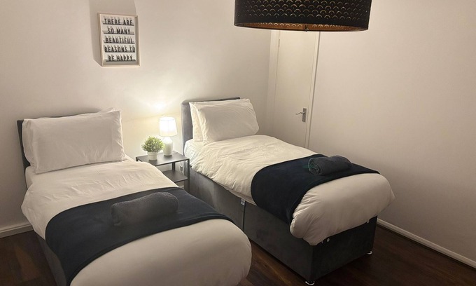 Edgbaston Apartment | nSpacious appt|4 beds|sleeps 5| Free parking| close to city| Netflix