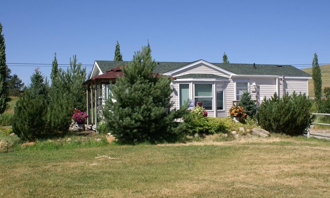Osoyoos Bed & Breakfast | NUESSLI MOUNTAIN Hiking Paradise Getaway