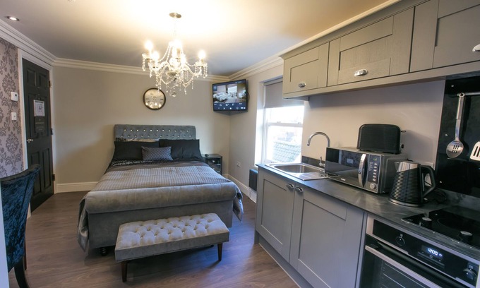 Wymondham Apartment | Number 10 The Abbey Walsingham Abbey Apartment