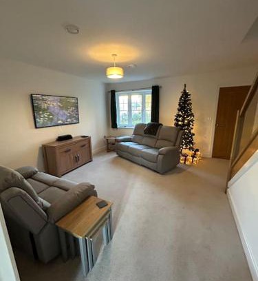 Ault Hucknall House | Number 26 Van Dyk Village