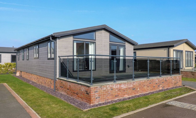 Burnham Market Cottage | NUMBER 43 THE POPLARS, pet friendly, with a garden in Burnham Market