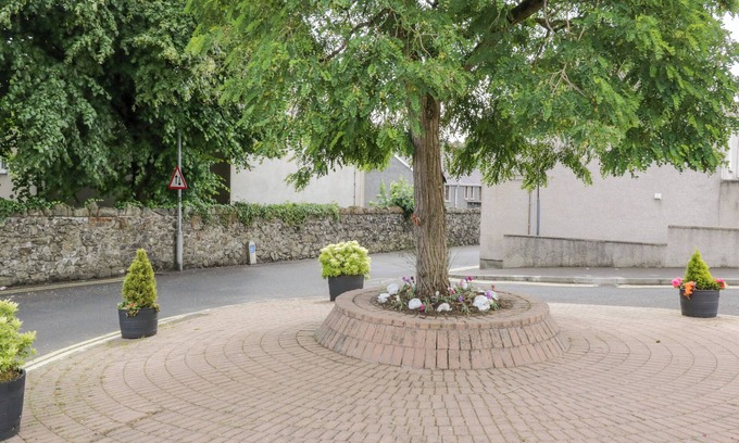 Larne Cottage | NUMBER 5, family friendly, with a garden in Larne