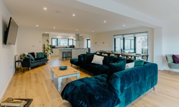 Croyde Cottage | Number 8 - a house that sleeps 8 guests in 4 bedrooms