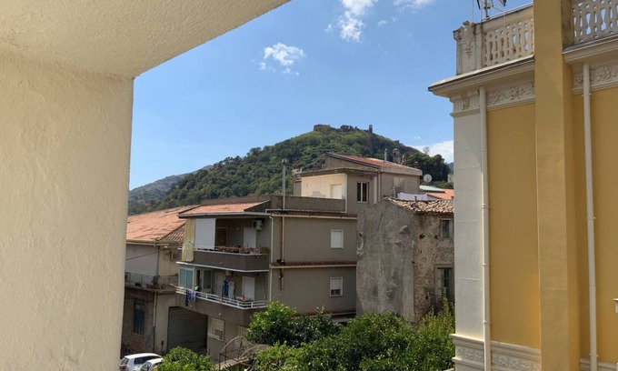 Francavilla di Sicilia Apartment | Number 5 vacation home between Taormina and Mount Etna