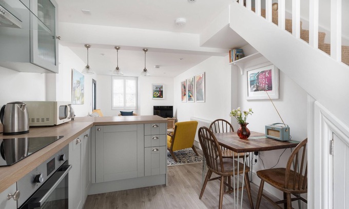 Mousehole Cottage | Number Three - stylish 2 bed cottage with sea views in Mousehole, pet free