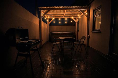 Birtley Apartment | Numero Uno Ensuite 3BR Flat Hot Tub Wifi Parking