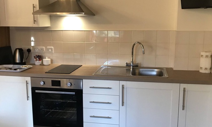 Measham House | Nuneaton - Cottage - Sleeps 2 - Parking - Garden