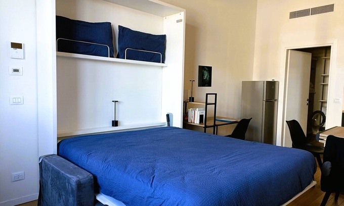 Milan Apartment | Nuovo Loft Terrace M2 apartment in enchanting Milano with AC, WiFi, pet-friendly
