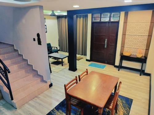 Batu Buruk House | Nurees Homestay