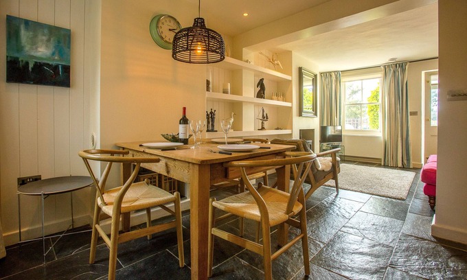 Aldeburgh Apartment | Nutshell - 31 Leiston Road - sleeps 2 guests in 1 bedroom