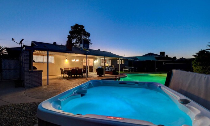 Las Vegas House | NV1509 · Licensed! Close to Strip! Pool,Spa,Roulette Table!