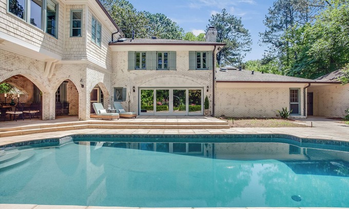 Buckhead House | NW Buckhead gorgeous Mediterranean 4 bed 3.5 bath house hot heated pool jacuzzi