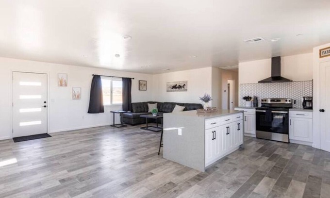 Landers House | nWagon Wheel Retreat on 2.5 acres With hot tub