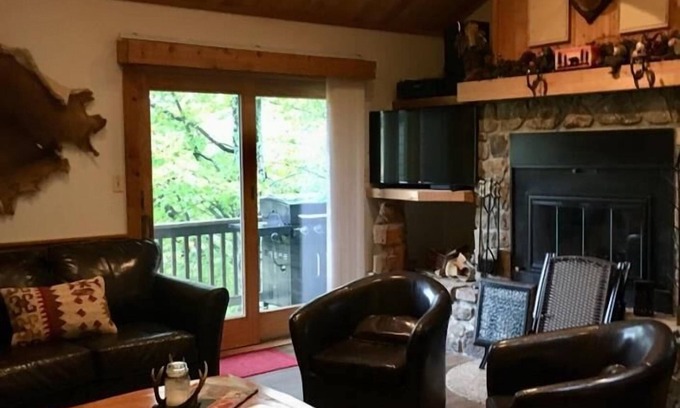 Northface Condo | NWB6-Timberline Condo! Sleeps 8