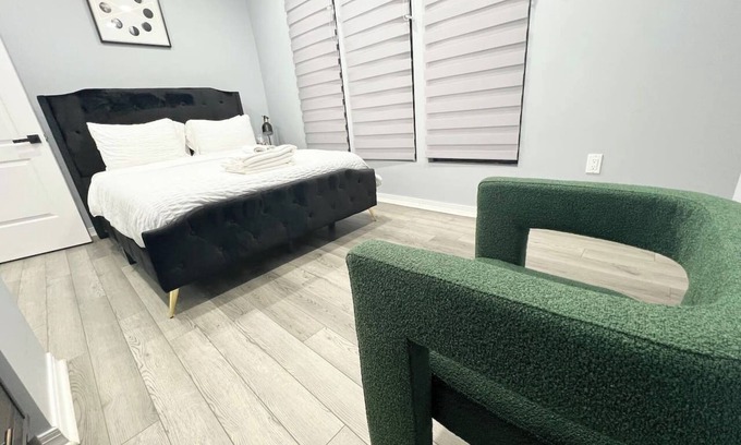 Fort Lee Apartment | NYC Riverfront White Marble Sanctuary Free Parking