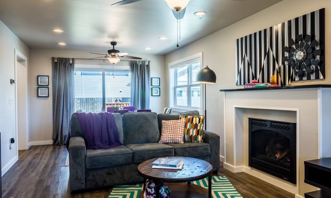 Newport House | Nye Beach, Hot tub, Dog friendly, Hip Decor, Walk to Beach!