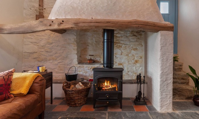 New Quay Cottage | NYTH FACH, romantic, character holiday cottage in New Quay