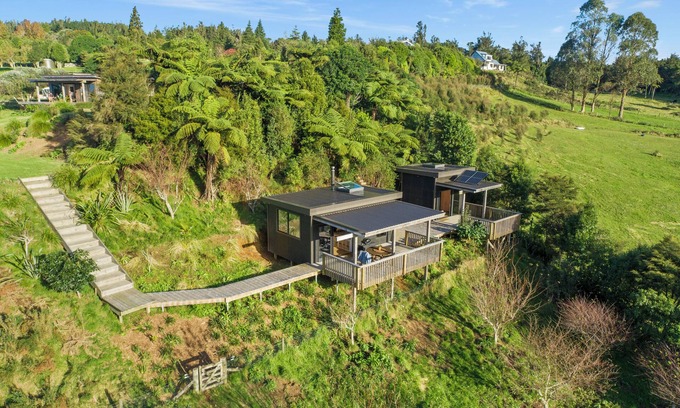 Whakamarama Cabin | NZ Bush Retreat Cabin Escape