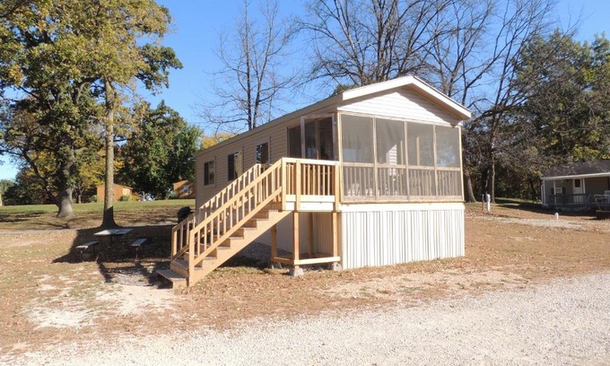 Amboy Resort | O'Connell's Yogi Bear Screened Park Model 18