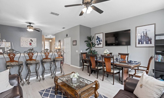 Windsor Hills House | °o° Luxury Mickey décor w/Tropical feel (Townhouse w/heated Pool.