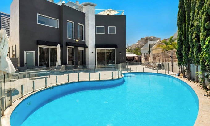 Rishon LeTsiyon Villa | O&O Group - Luxury Sea Front Villa Amazing Pool