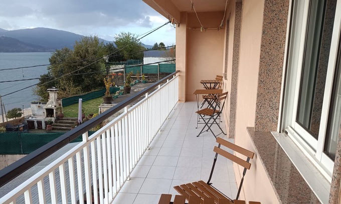 Redondela House | O Regato