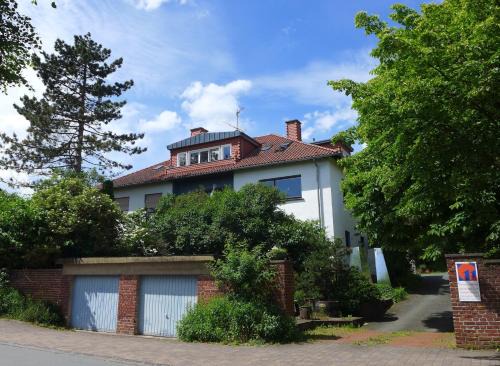 Sachsenberg Apartment | O11- Großzügige Fewo im Künstlerhaus