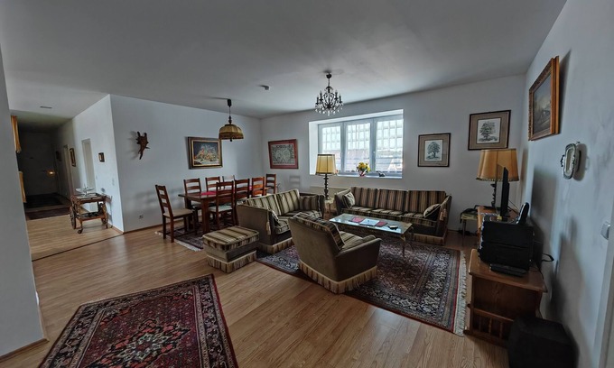 Grafenwohr Apartment | O3 - Gut Ausgestattete 180qm Wohnung