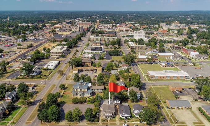 Tuscaloosa Apartment | Oak-Apt.3 - Book for 30 days or longer!