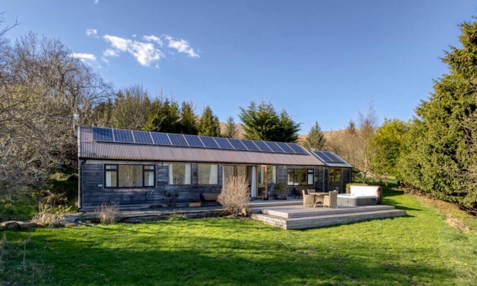 Loch Tay Cottage | Oak Cottage & Hot Tub, Loch Tay