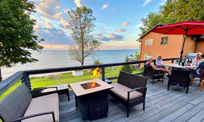 Sodus Cottage | Oak Cottage - Lakefront cottage located in Sodus, NY, with full amenities.