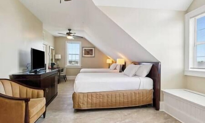 Lafitte Bed & Breakfast | Oak Cottage R302