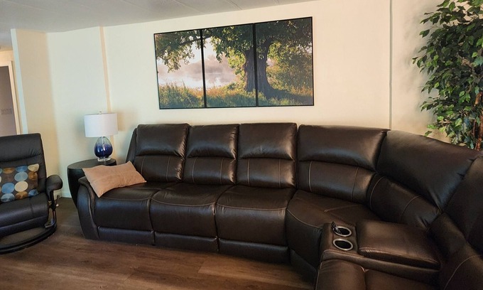 Dallas House | Oak Creek Acres 3-bedroom house on 12 acres just outside of Dallas Oregon
