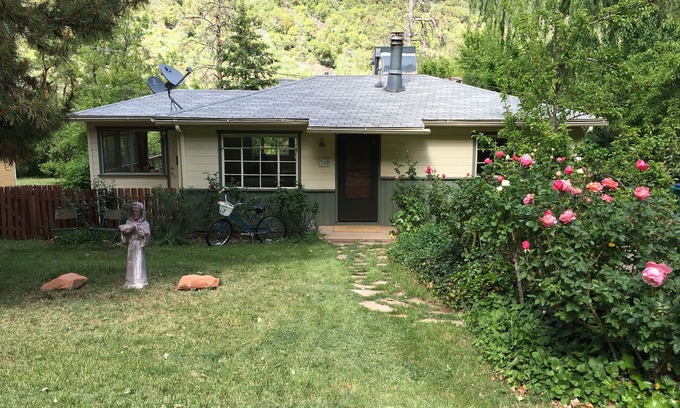 Sedona Cottage | Oak Creek Canyon Cottage: cozy and scenic, minutes from downtown Sedona