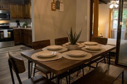 Huntsville House | Oak Glen Huntsville Rambler Retreat