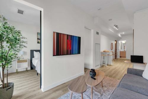 Eau Claire Apartment | Oak & Gold Retreat DT Lux River Walks