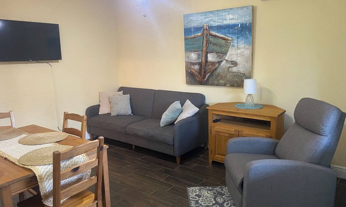 Lake Magdalene House | Oak Haven Private Homie Apartment w/Outdoor Patio